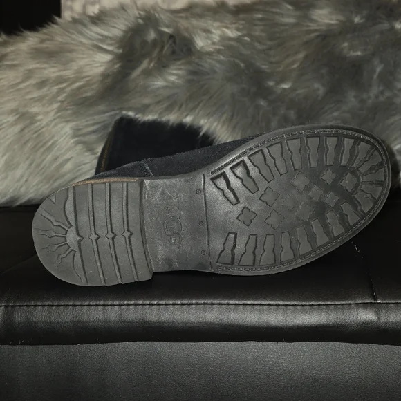 UGG Women's Black Winter Boots - Picture 6 of 16